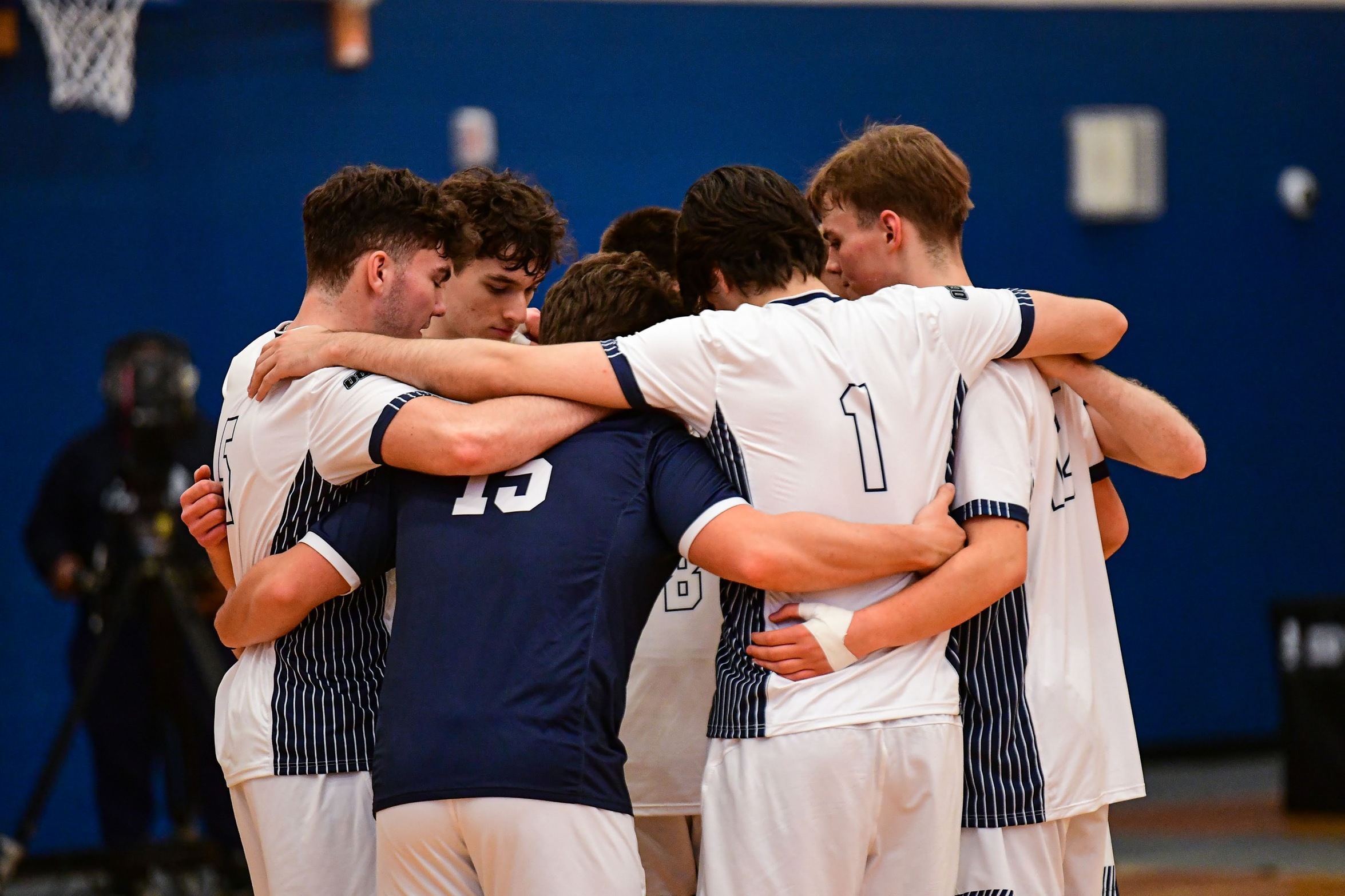 Men’s volleyball comeback falls just short in heartbreaking loss to Saints