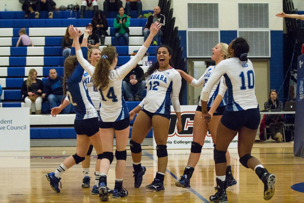 RECAP: Women's Volleyball Defeat Royals in Come-From-Behind Five-Set Marathon